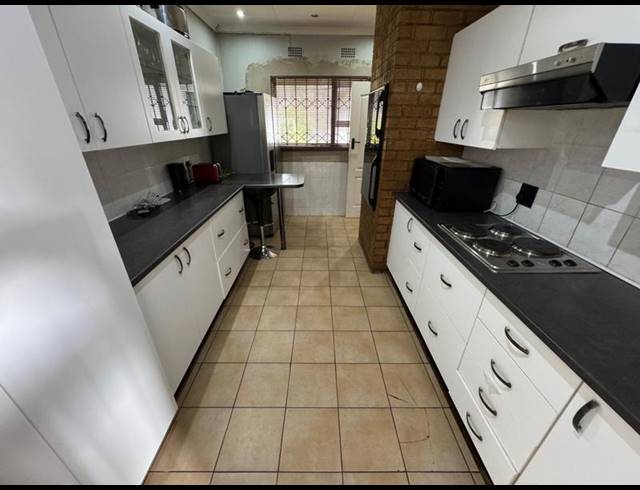 3 BEDROOM HOUSE FOR SALE IN BIRCHLEIGH NORTH